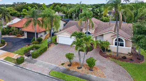 5333 N Springs Way Coral Springs FL 33076