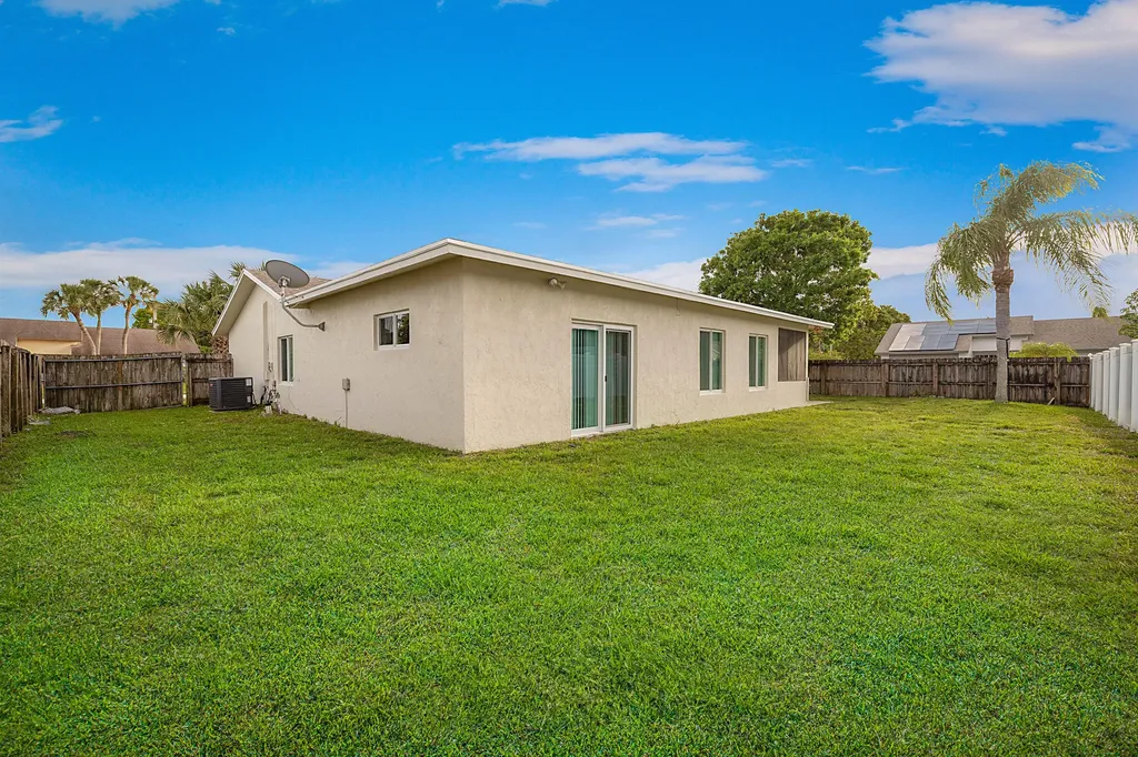 9593 Richmond Circle Boca Raton FL 33434