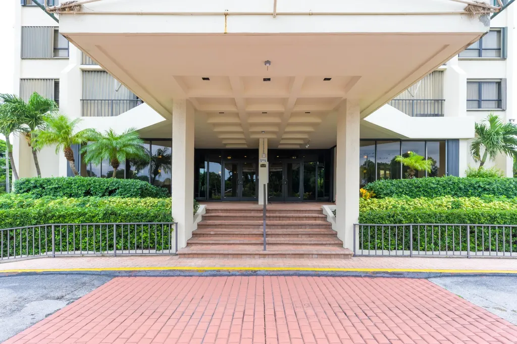 5600 N Flagler Drive West Palm Beach FL 33407