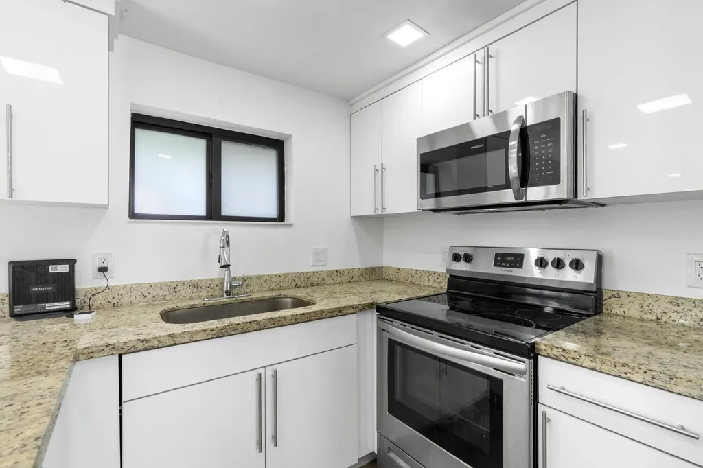 836 SW 13th Court Pompano Beach FL 33060