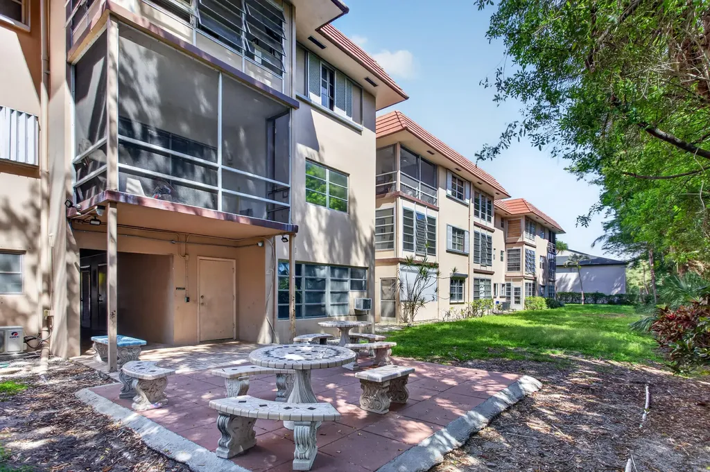 3930 Crystal Lake Drive Deerfield Beach FL 33064