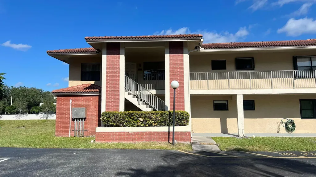 9621 NW 4th Street Coral Springs FL 33071