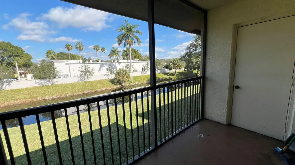 9621 NW 4th Street Coral Springs FL 33071