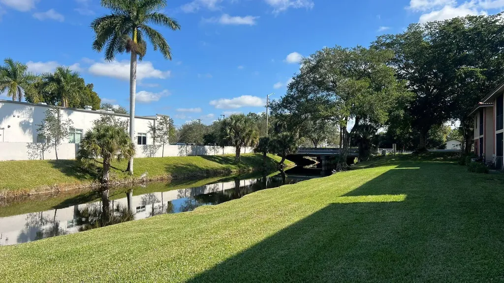 9621 NW 4th Street Coral Springs FL 33071