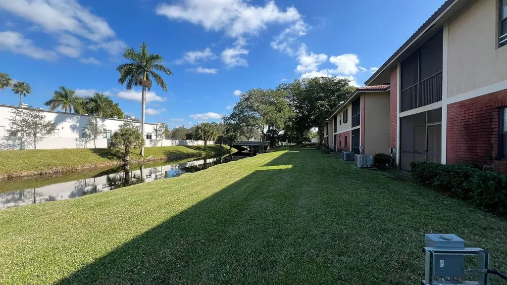 9621 NW 4th Street Coral Springs FL 33071