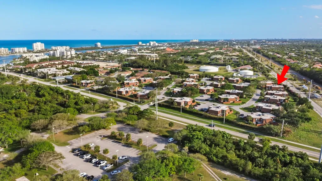 3900 SE County Line Road Tequesta FL 33469