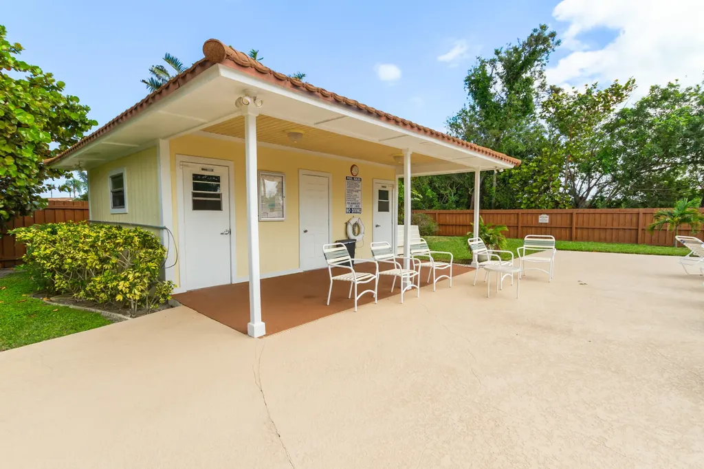 3900 SE County Line Road Tequesta FL 33469