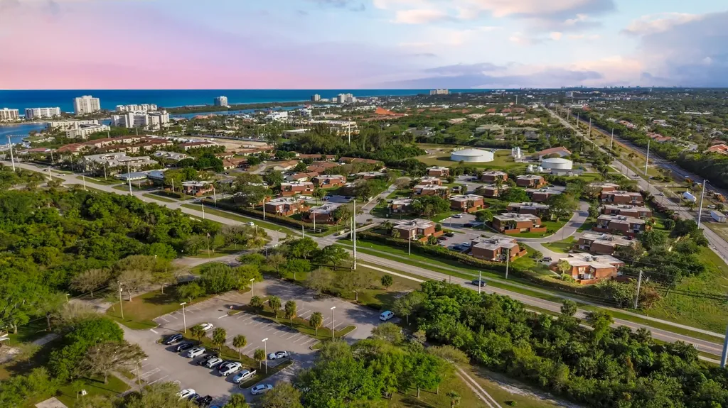 3900 SE County Line Road Tequesta FL 33469