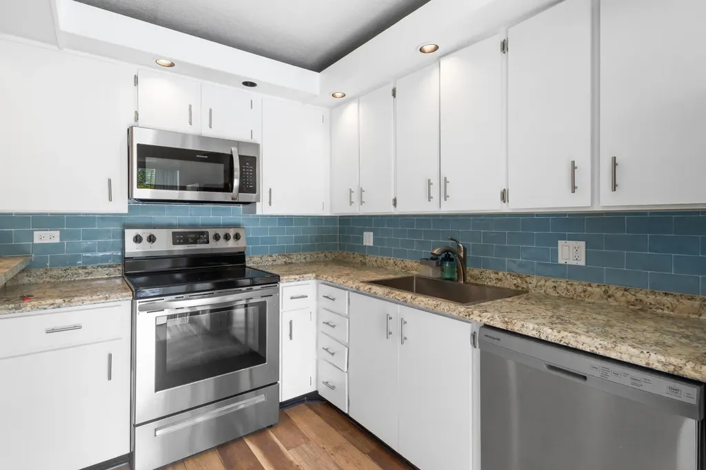 3900 SE County Line Road Tequesta FL 33469