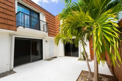 3900 SE County Line Road Tequesta FL 33469