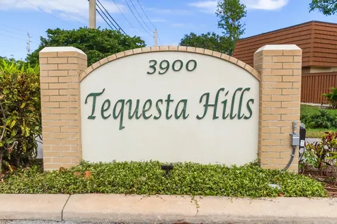 3900 SE County Line Road Tequesta FL 33469
