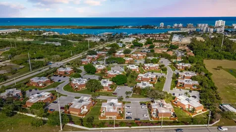 3900 SE County Line Road Tequesta FL 33469