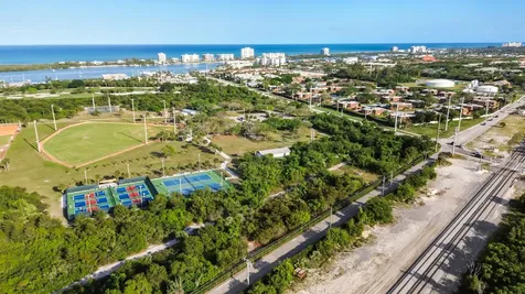 3900 SE County Line Road Tequesta FL 33469