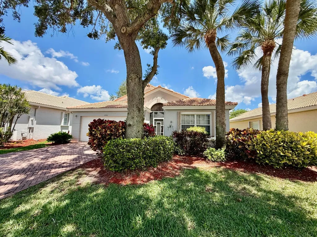 10921 Royal Caribbean Circle Boynton Beach FL 33437