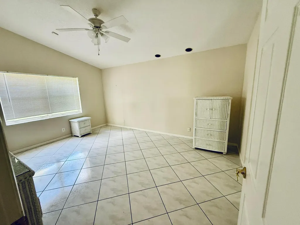 10921 Royal Caribbean Circle Boynton Beach FL 33437