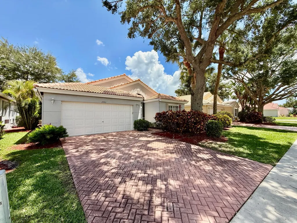 10921 Royal Caribbean Circle Boynton Beach FL 33437