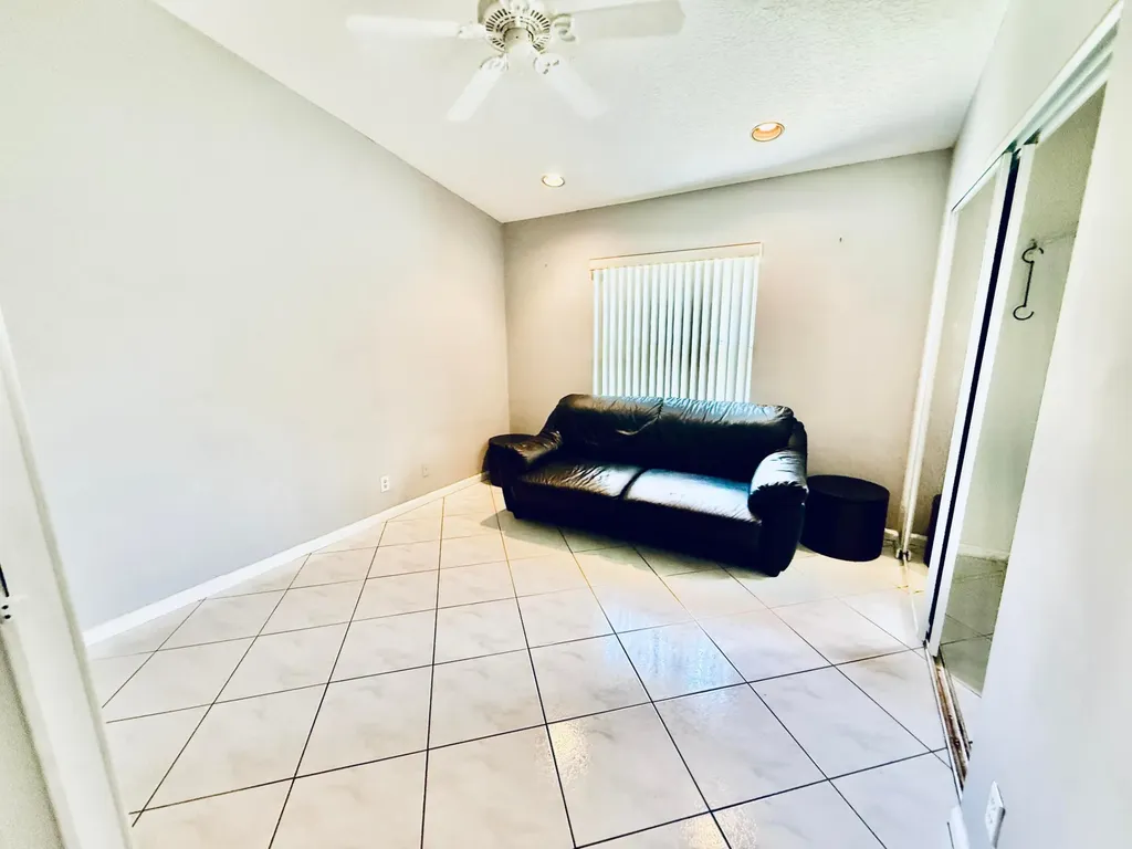 10921 Royal Caribbean Circle Boynton Beach FL 33437