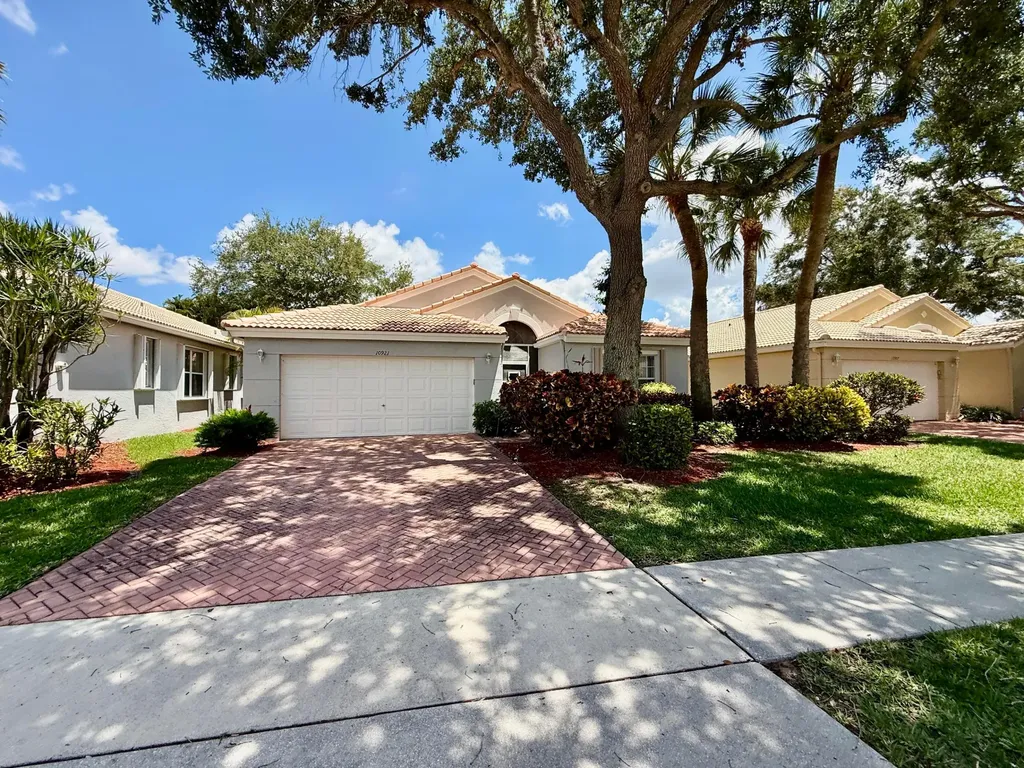 10921 Royal Caribbean Circle Boynton Beach FL 33437
