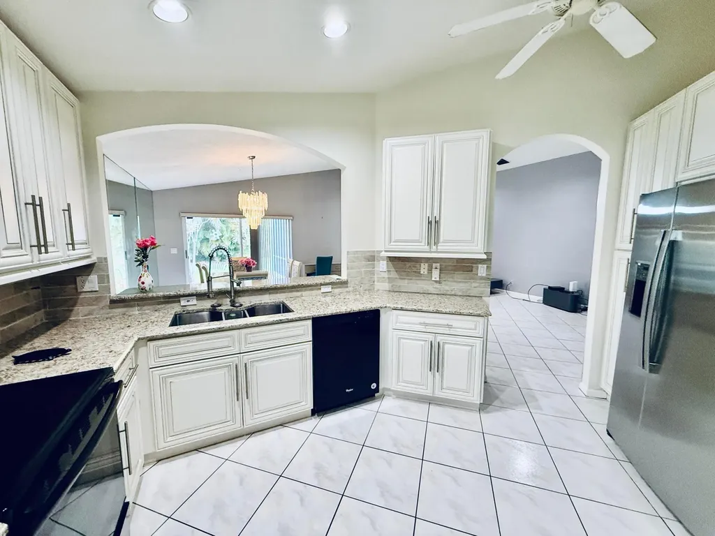10921 Royal Caribbean Circle Boynton Beach FL 33437
