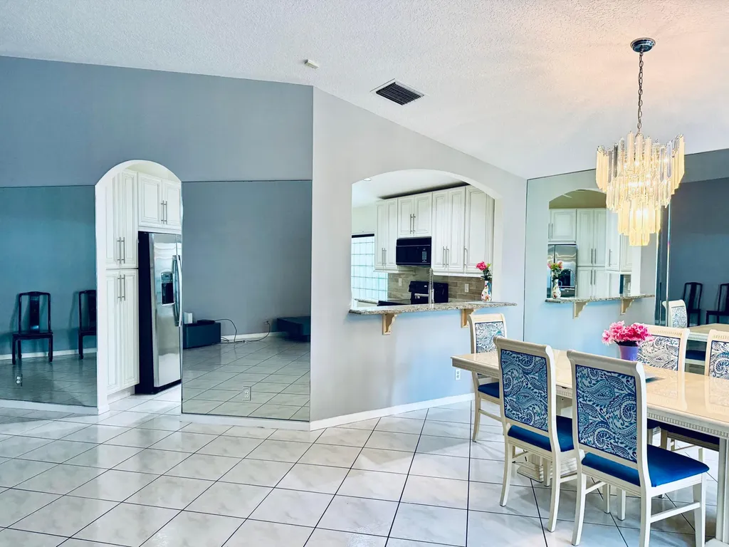 10921 Royal Caribbean Circle Boynton Beach FL 33437