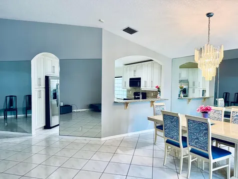 10921 Royal Caribbean Circle Boynton Beach FL 33437