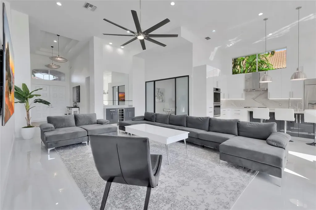 4088 Briarcliff Circle Boca Raton FL 33496