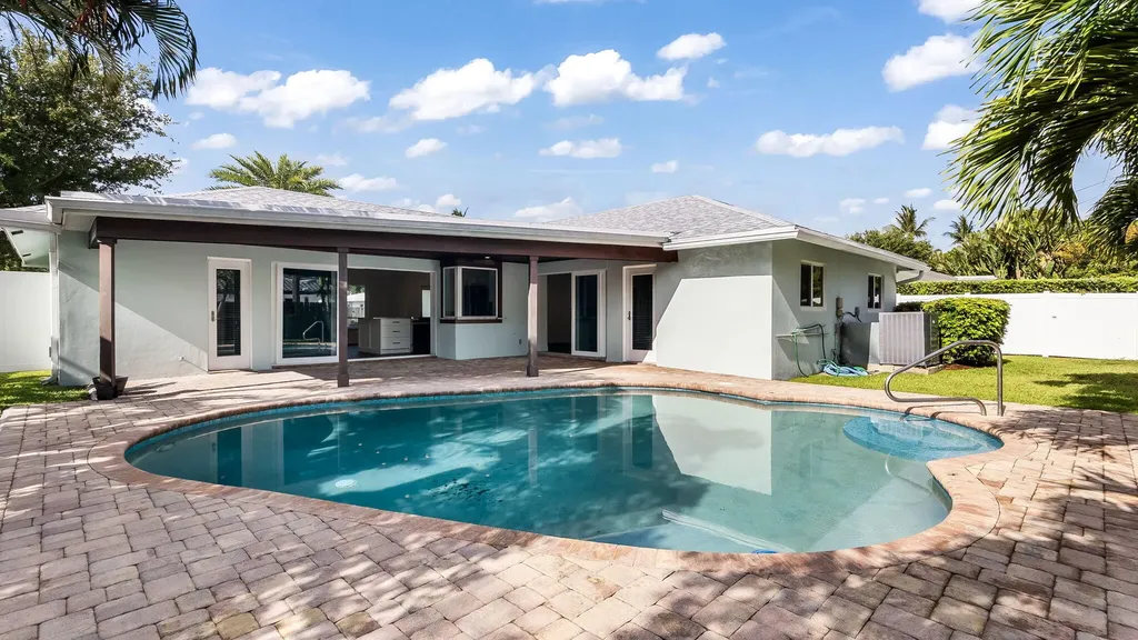 1041 SW 4th Street Boca Raton FL 33486