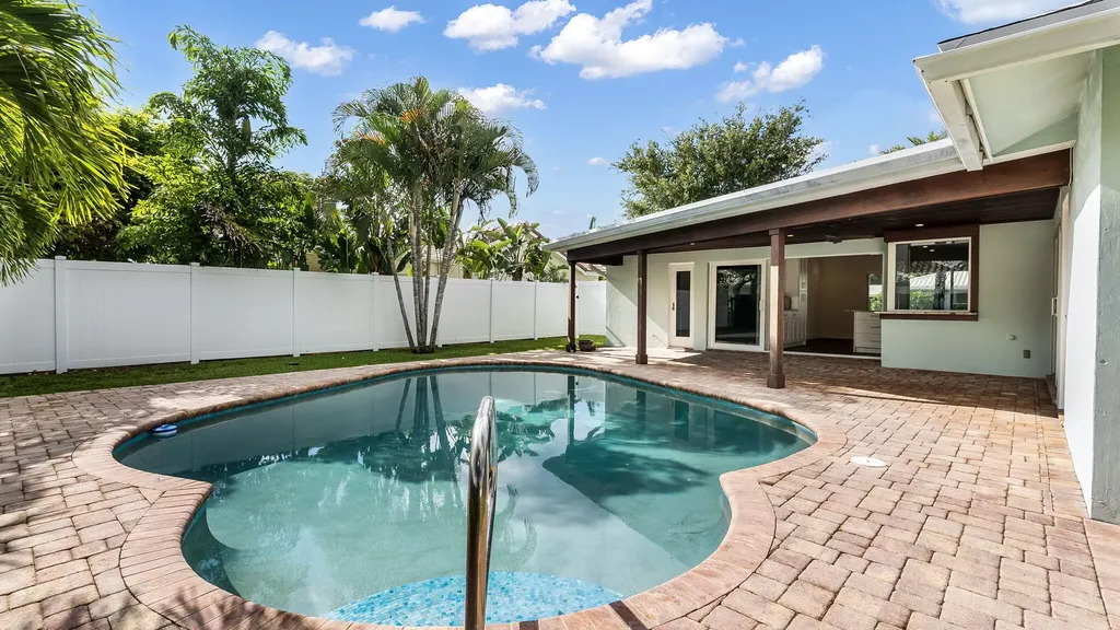 1041 SW 4th Street Boca Raton FL 33486