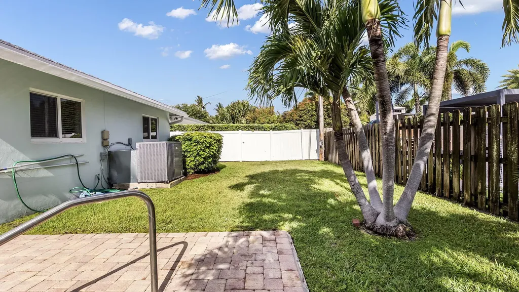 1041 SW 4th Street Boca Raton FL 33486