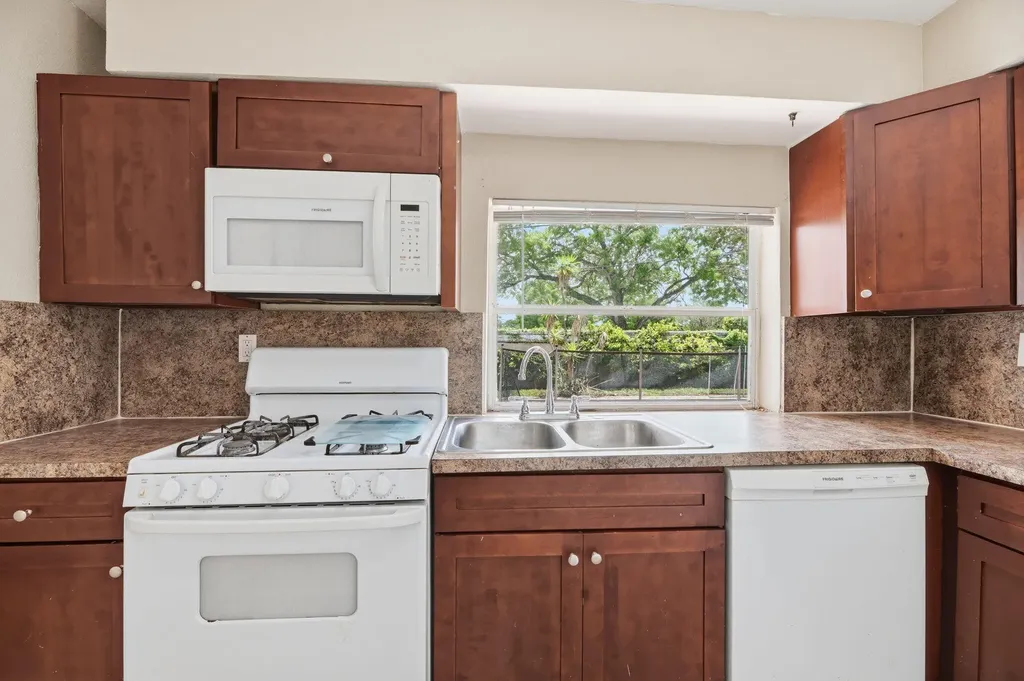 2420 NW 89th Avenue Sunrise FL 33322