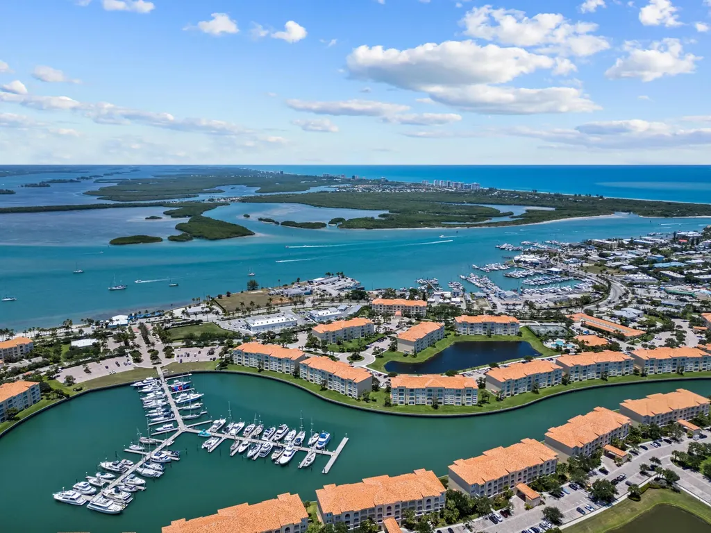 24 Harbour Isle Drive W Fort Pierce FL 34949
