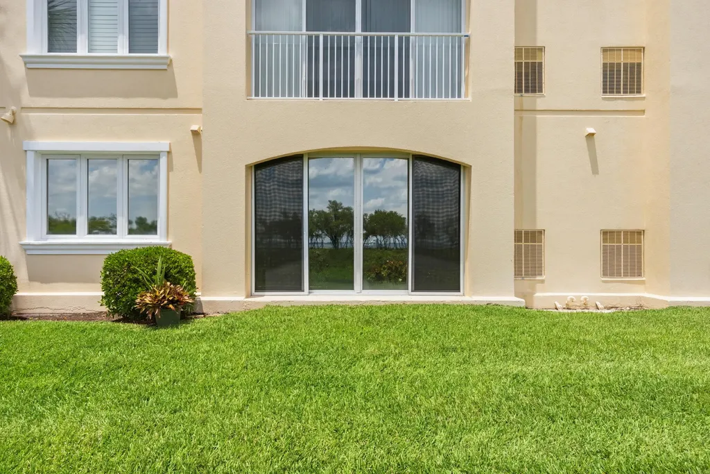 24 Harbour Isle Drive W Fort Pierce FL 34949