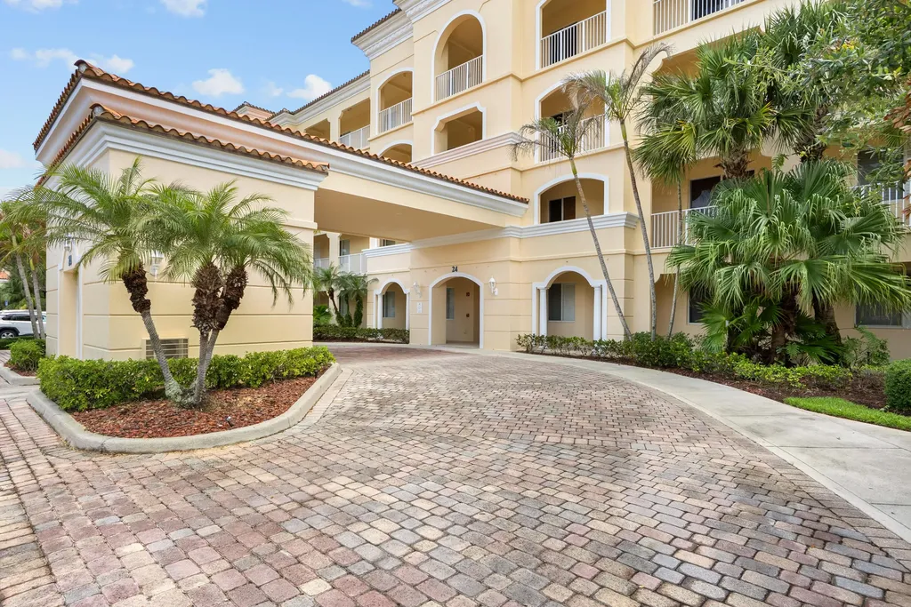 24 Harbour Isle Drive W Fort Pierce FL 34949