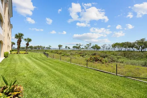 24 Harbour Isle Drive W Fort Pierce FL 34949