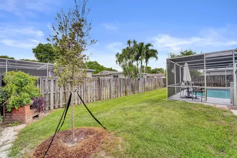 1710 NW 111th Terrace Pembroke Pines FL 33026