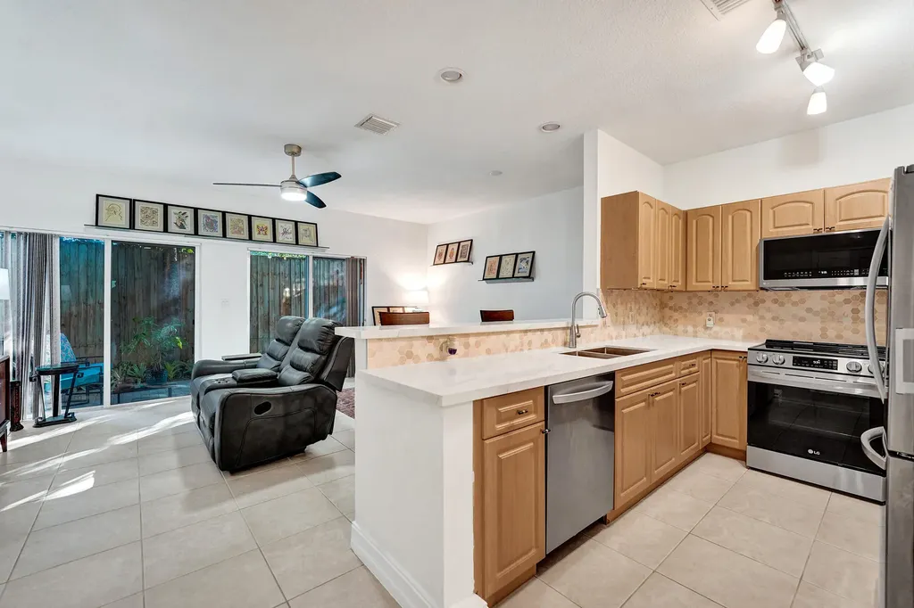 1743 NE 4th Avenue Fort Lauderdale FL 33305