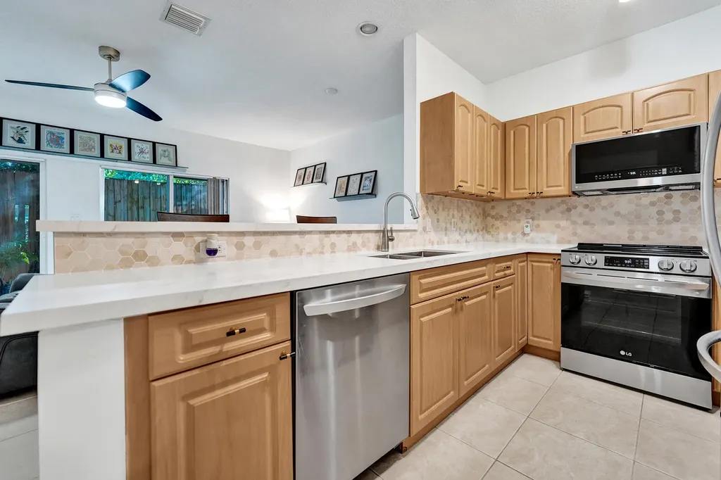 1743 NE 4th Avenue Fort Lauderdale FL 33305