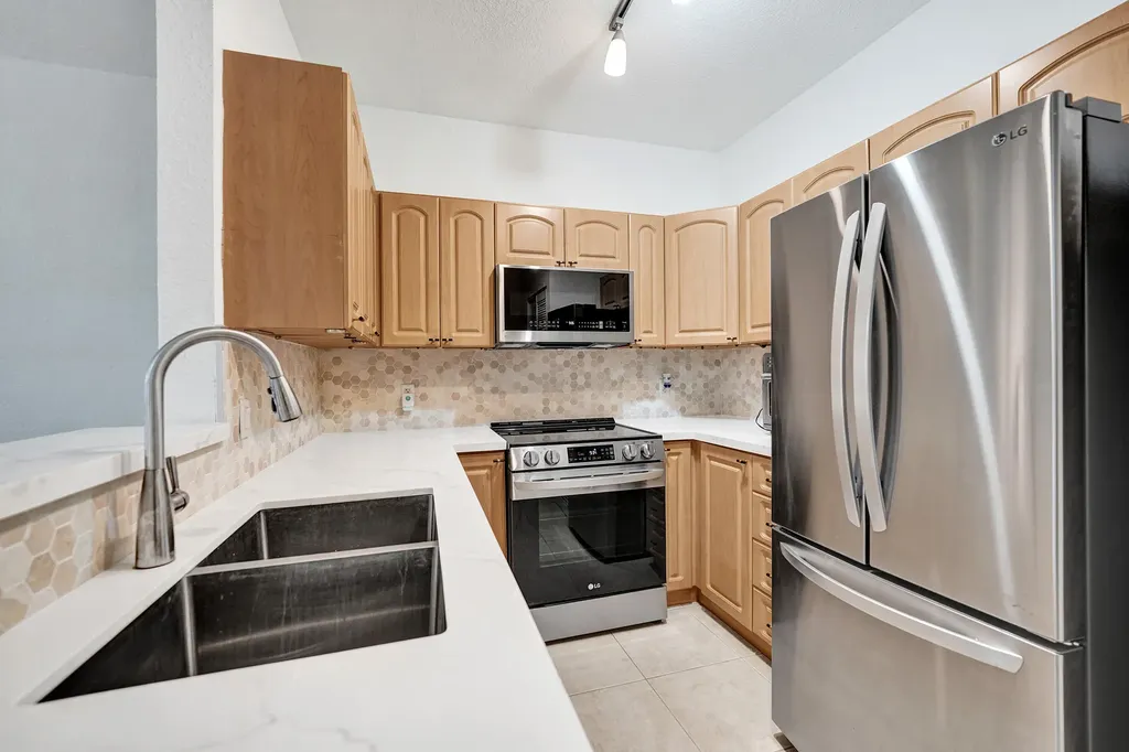 1743 NE 4th Avenue Fort Lauderdale FL 33305