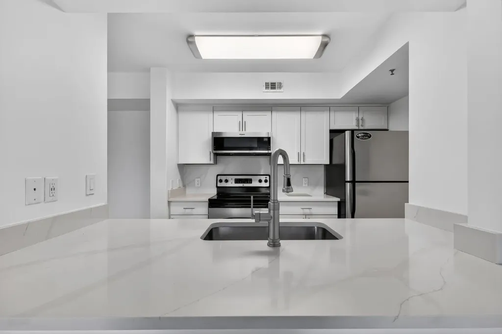 103 Yacht Club Way Hypoluxo FL 33462