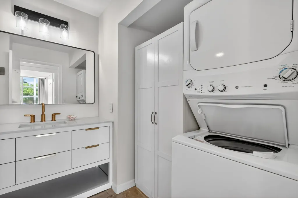 103 Yacht Club Way Hypoluxo FL 33462