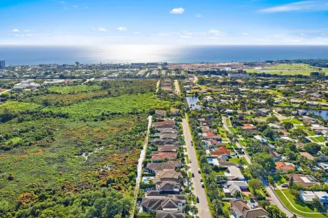 1715 W Hemingway Drive Juno Beach FL 33408
