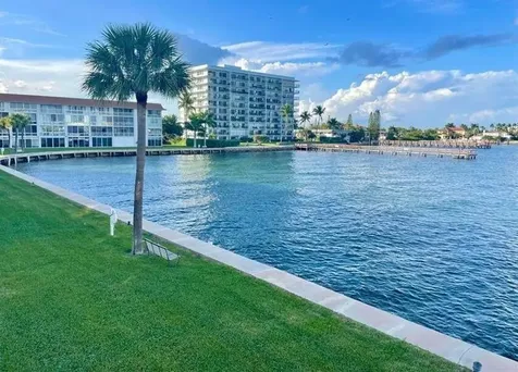 400 Wilma Circle Riviera Beach FL 33404