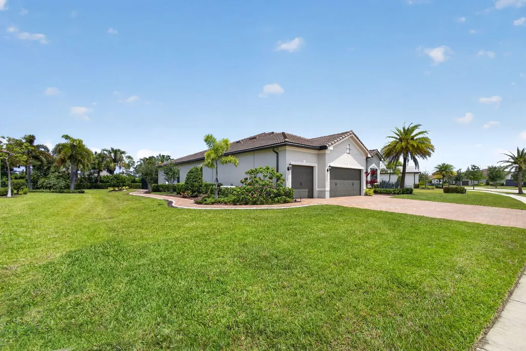 9206 Balsamo Drive Palm Beach Gardens FL 33412