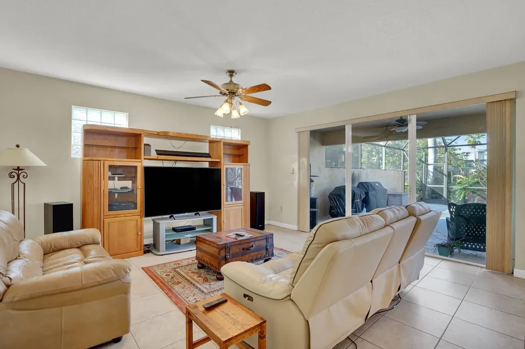 7541 Downwinds Lane Lake Worth FL 33467