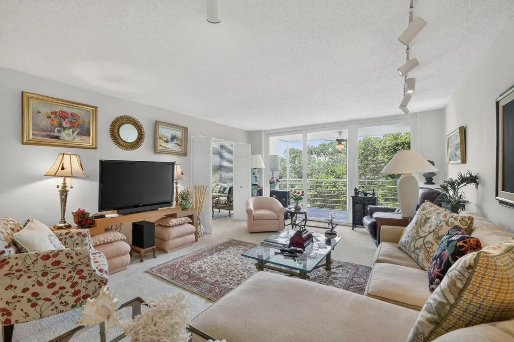 3900 Oaks Clubhouse Drive Pompano Beach FL 33069