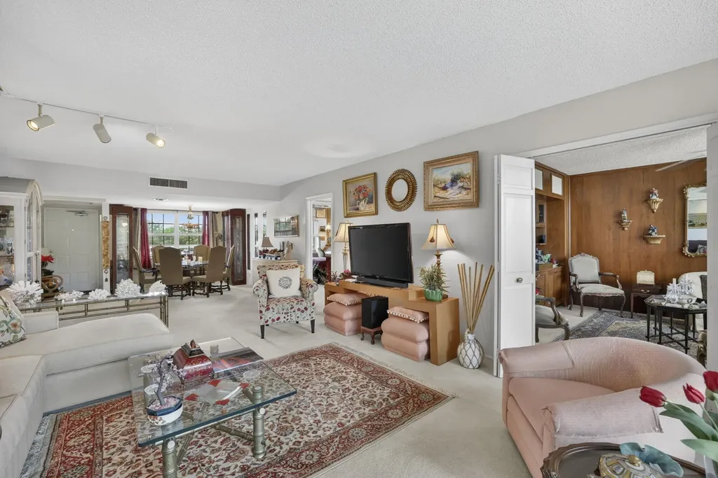 3900 Oaks Clubhouse Drive Pompano Beach FL 33069