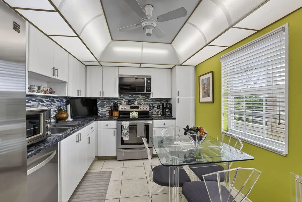 3900 Oaks Clubhouse Drive Pompano Beach FL 33069