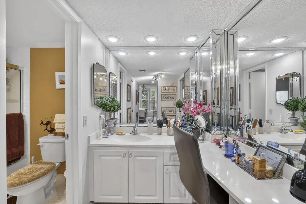 3900 Oaks Clubhouse Drive Pompano Beach FL 33069