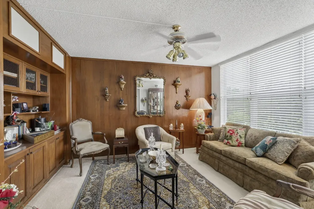 3900 Oaks Clubhouse Drive Pompano Beach FL 33069