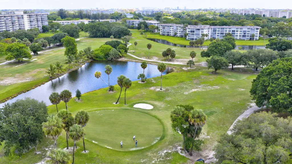 3900 Oaks Clubhouse Drive Pompano Beach FL 33069